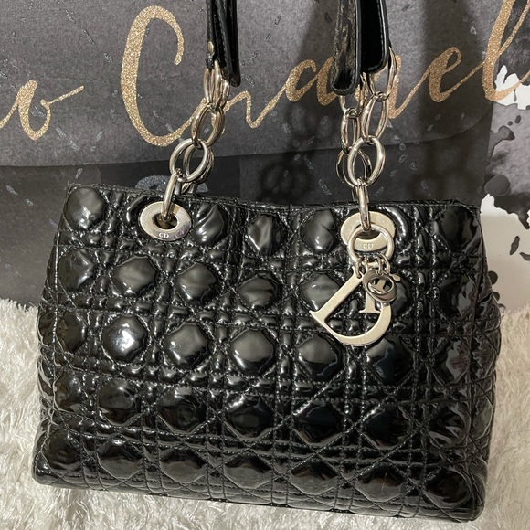 DIOR - Picture 1 of 16
